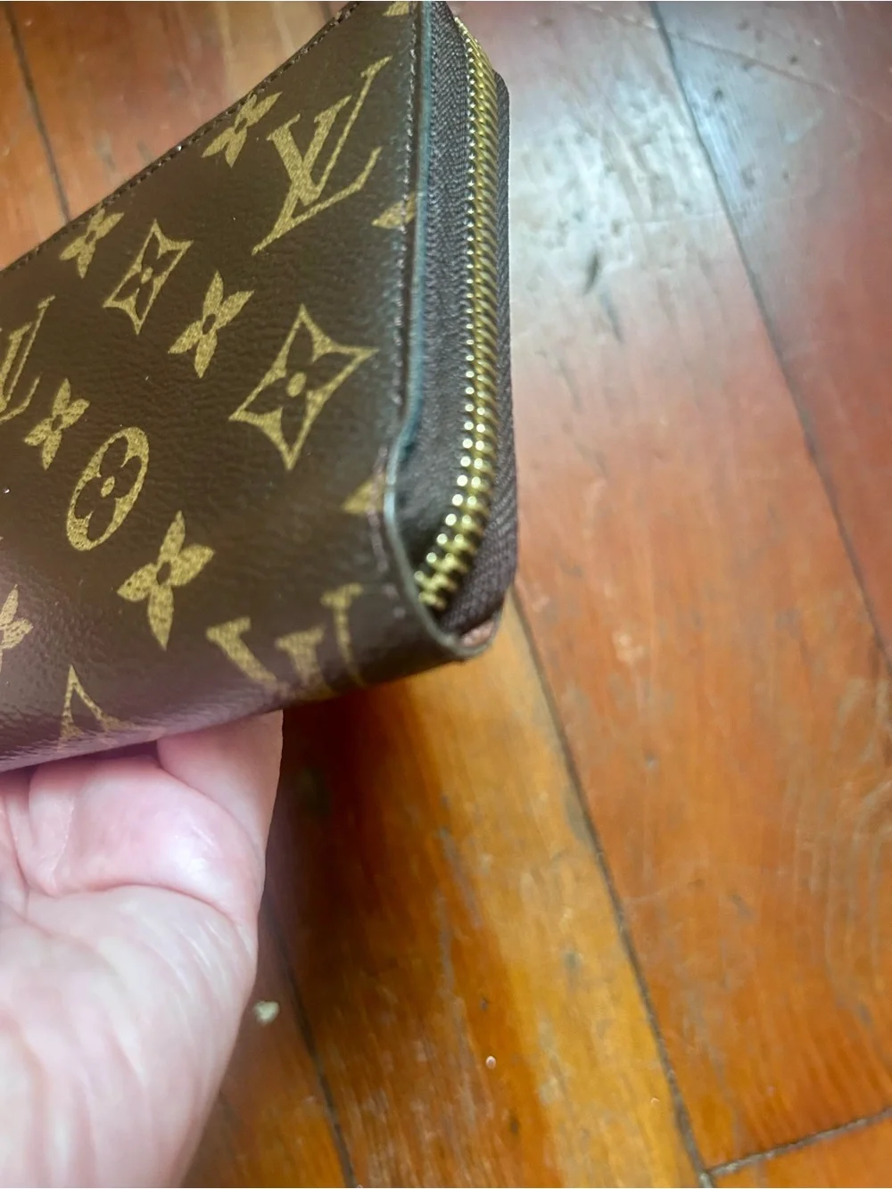 Louis Vuitton Monogram Zippy Wallet